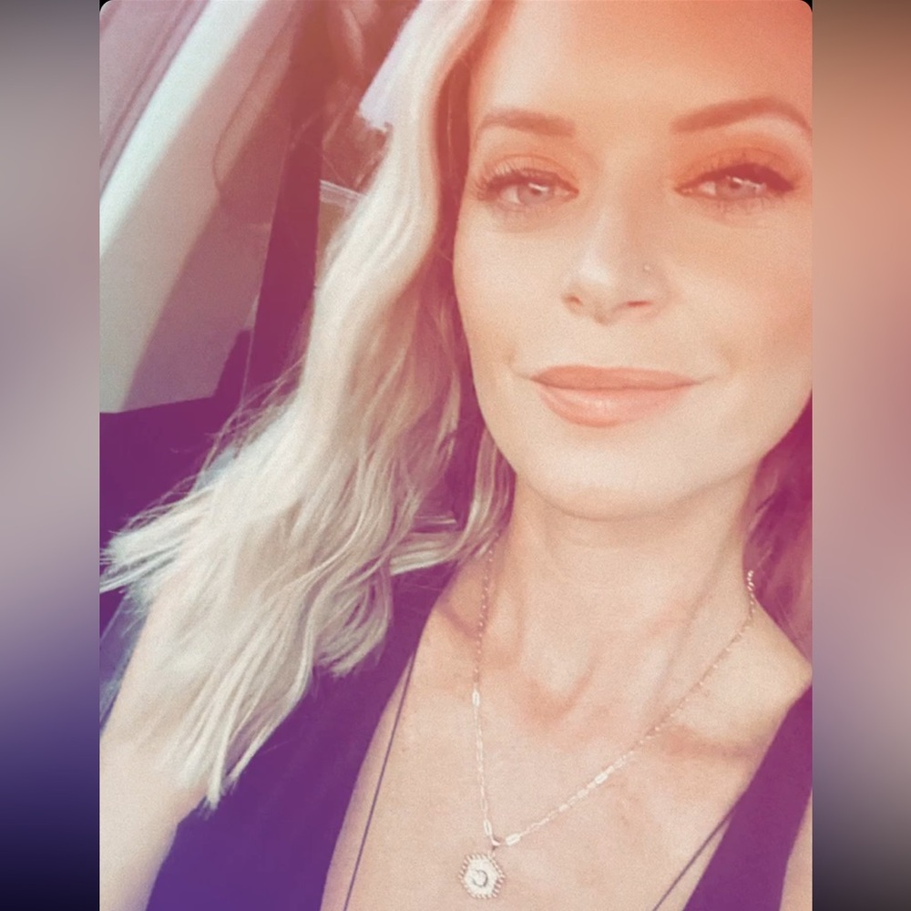 Meet your Posher, Cassandra